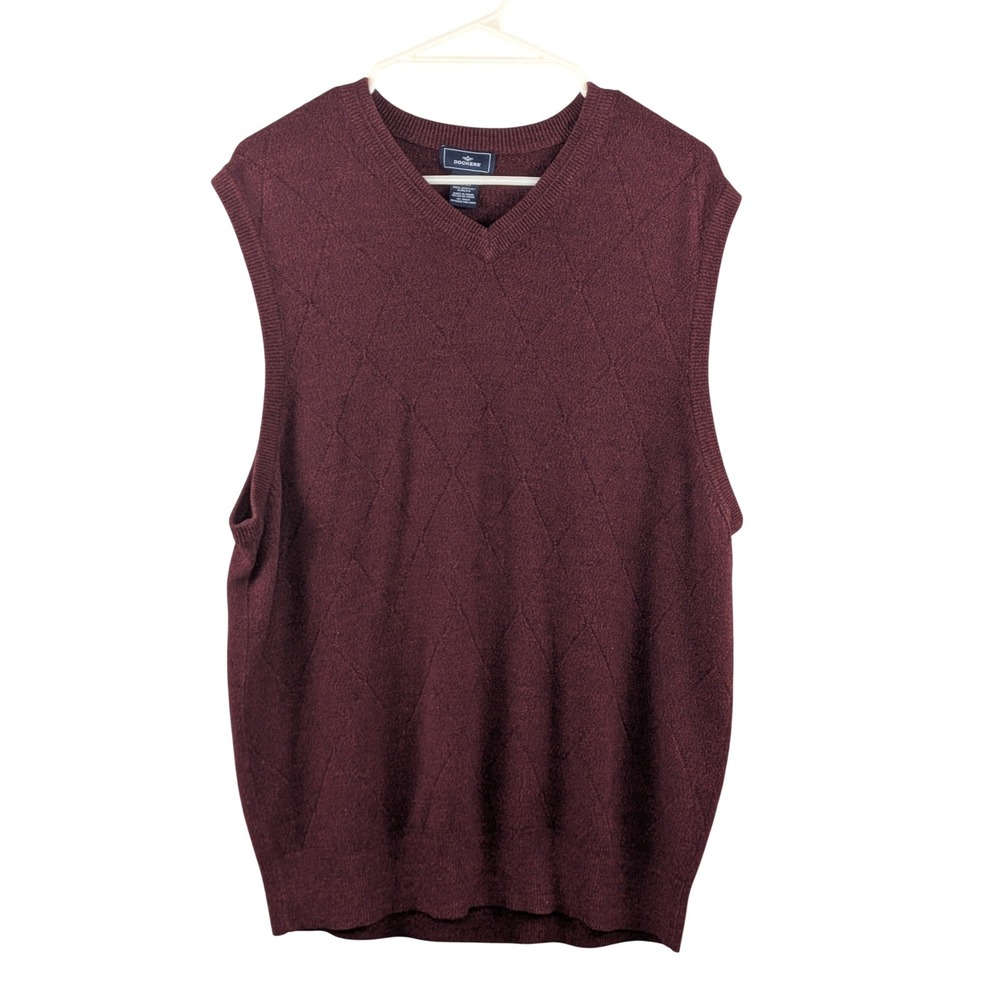 Dockers Mens Sweater Vest XL Burgundy V-Neck Argyle Diamond Knit Preppy Layering